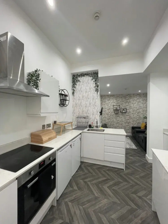 Stylish City Center 2 BR Retreat