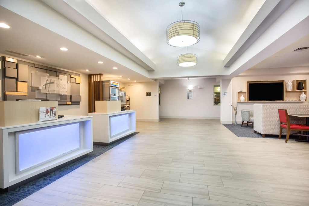 Holiday Inn Express & Suites Ft Collins by IHG