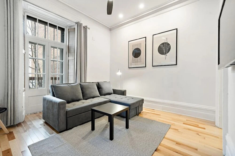 Newly Renovated 1 bed 1 WC Centrally Located Old Montreal w Patio