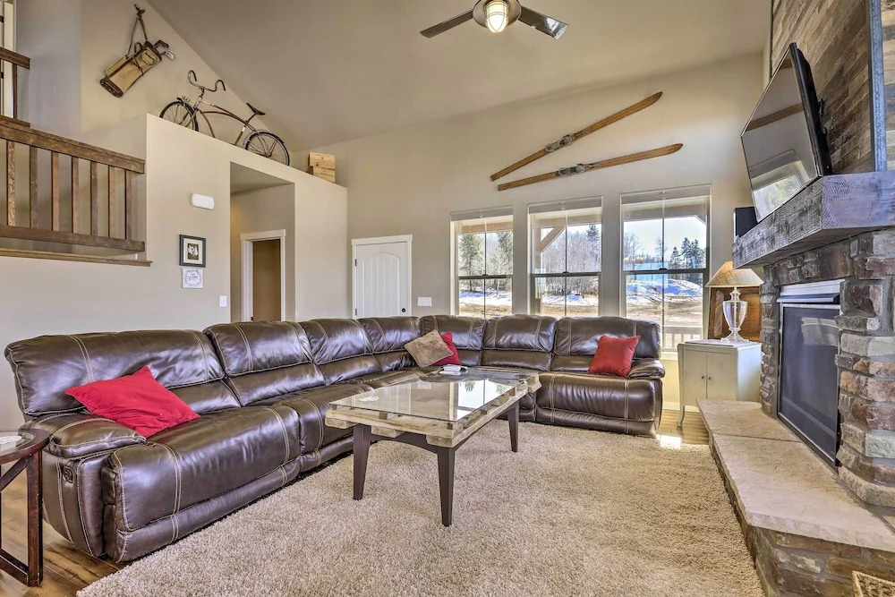 Ski-in/out Granby Home w/ Gas Grill & Fire Pit!