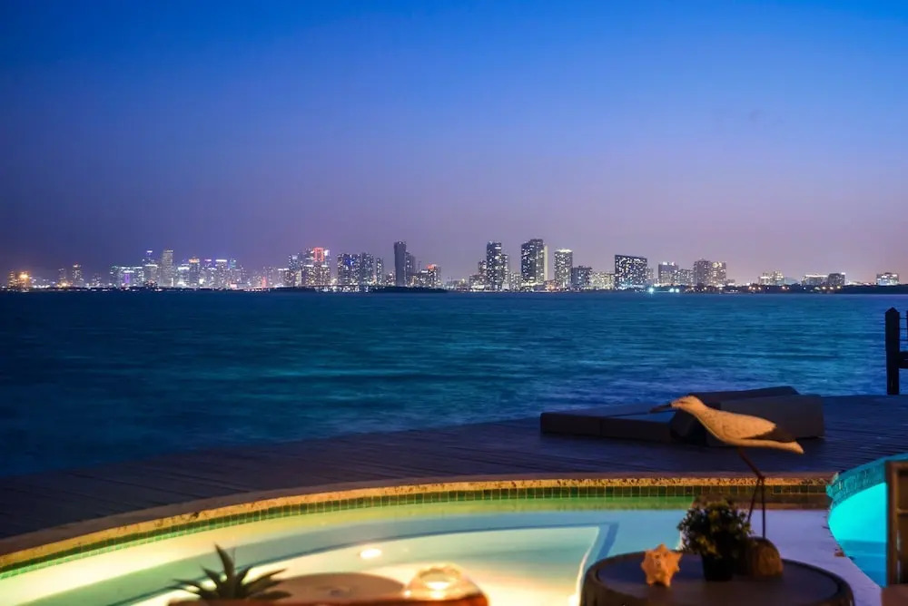 Villa Hashmi Luxury 5BD & 5BA Retreat on North Bay Island
