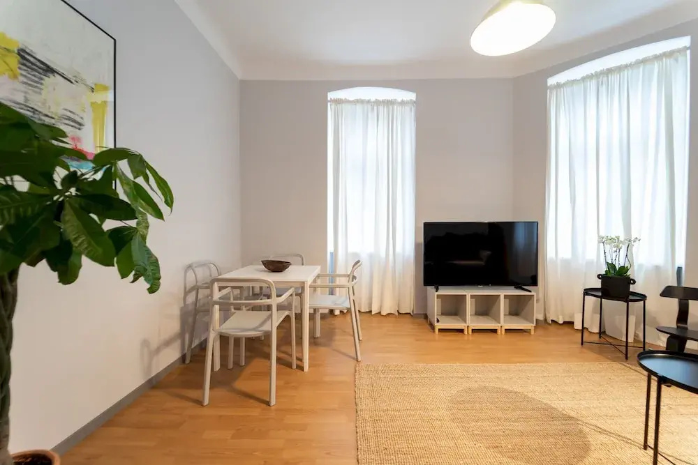 Modern and Bright Apartment - Close TO City Centre