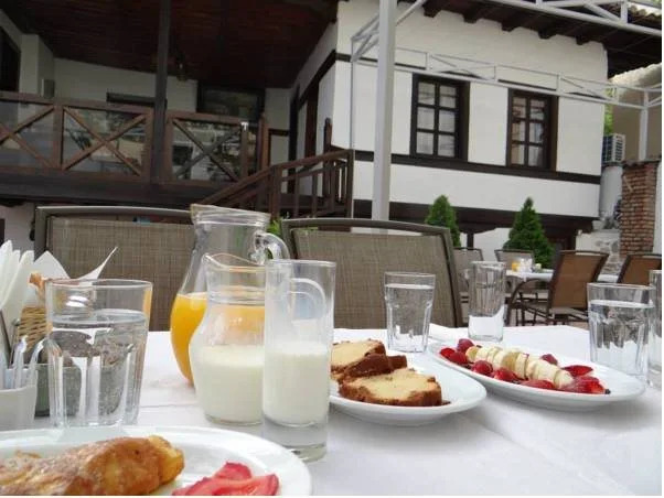 Bujtina Leons Apartments