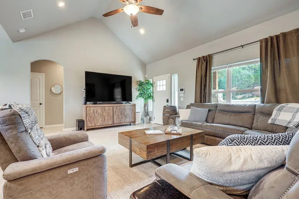 Canyon Lake Home w/ Private Pool, Hot Tub & Sauna!