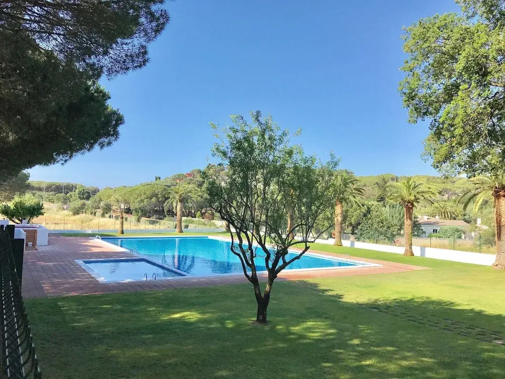 Cozy Glamping Chalet in Palamós With Garden View