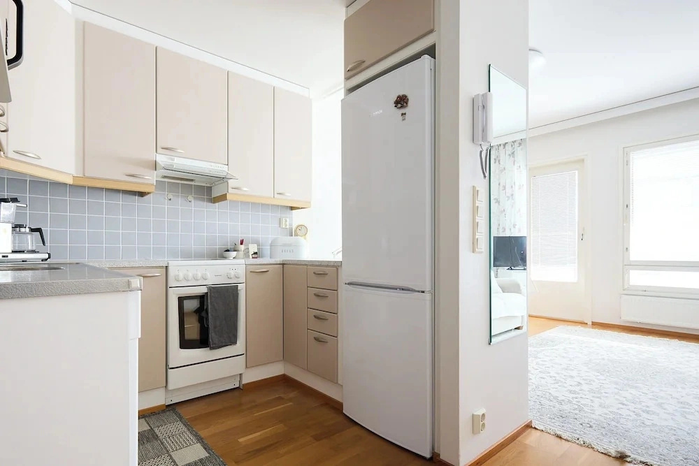Bright 1BR Apt with Sauna & Balcony