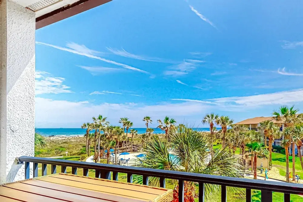 Recently Updated Resort Condo With 2 Pools, 2 Balconies, Ocean Views, Bbq, & W/D