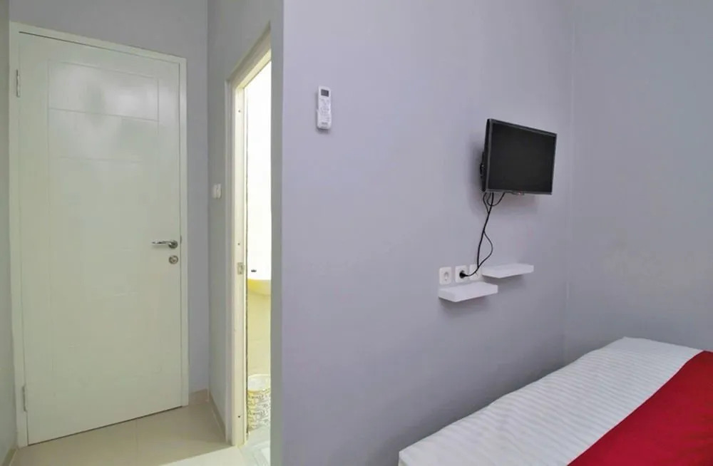 RedDoorz @ Meruya Selatan