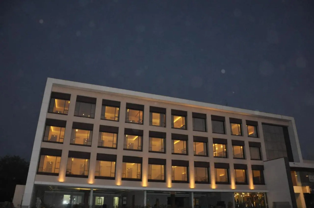 Pride Biznotel Manjusar Vadodara Near Sokhda Lake