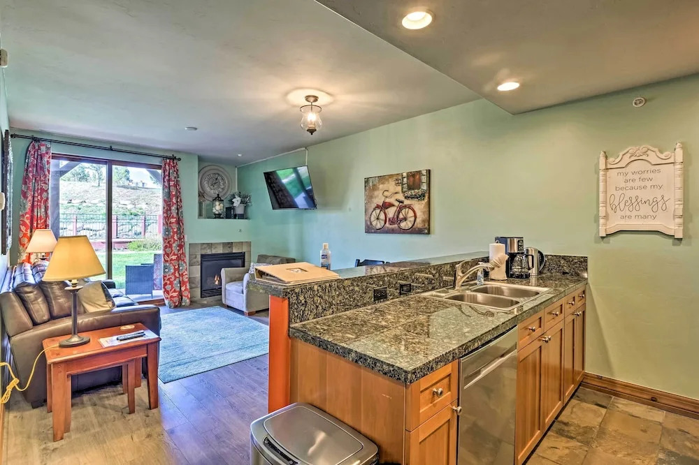 Couple's Ski Condo: 1 Mi to Breckenridge Golf Club