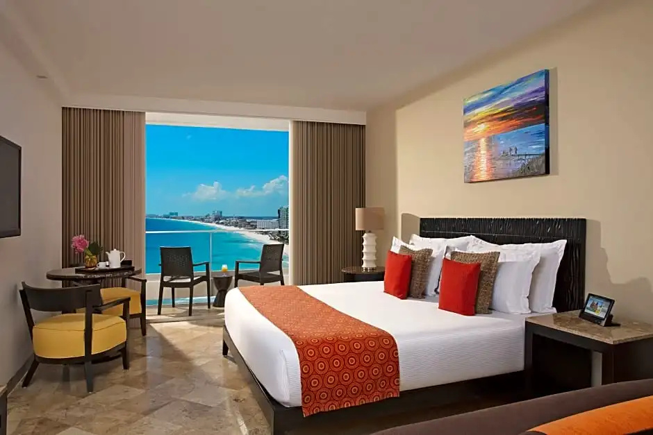 Двухместный номер Deluxe с балконом и oceanfront (двуспальная кровать) в Krystal Grand Cancun