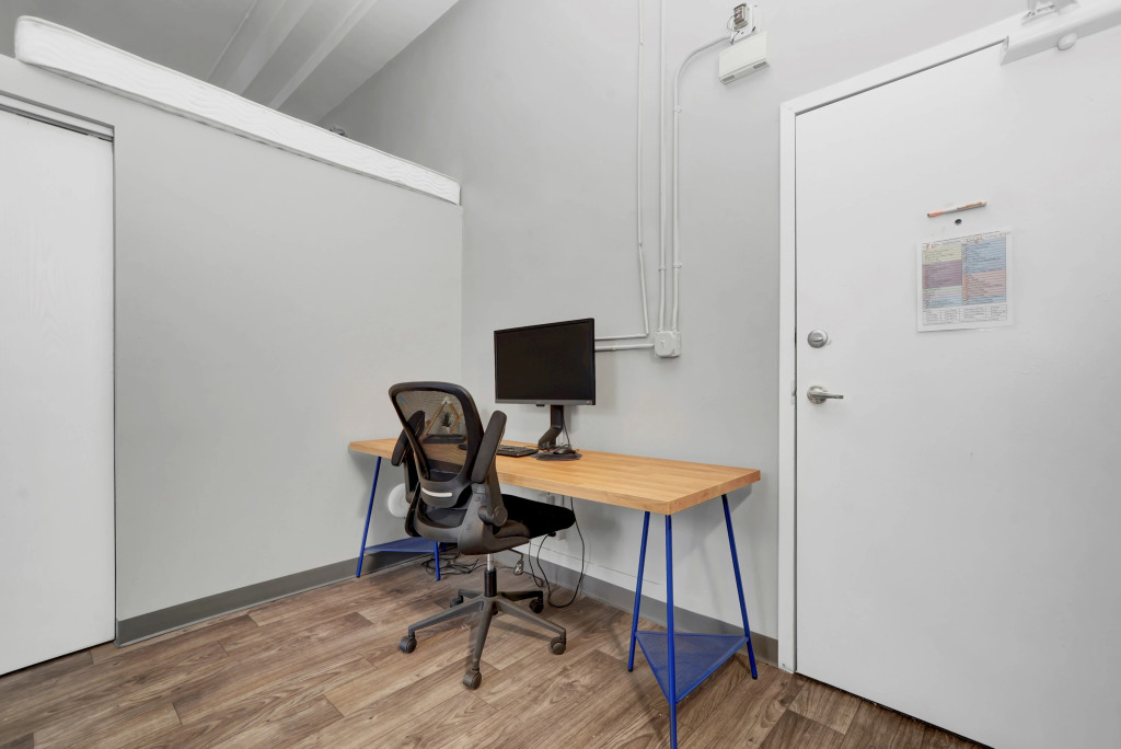 Comfortable 1BR Apt in historic Downtown building