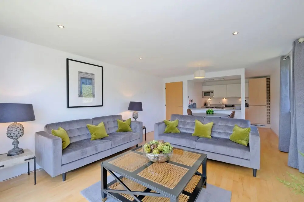 Modern two Bedroom Aberdeen Apartment With River Views