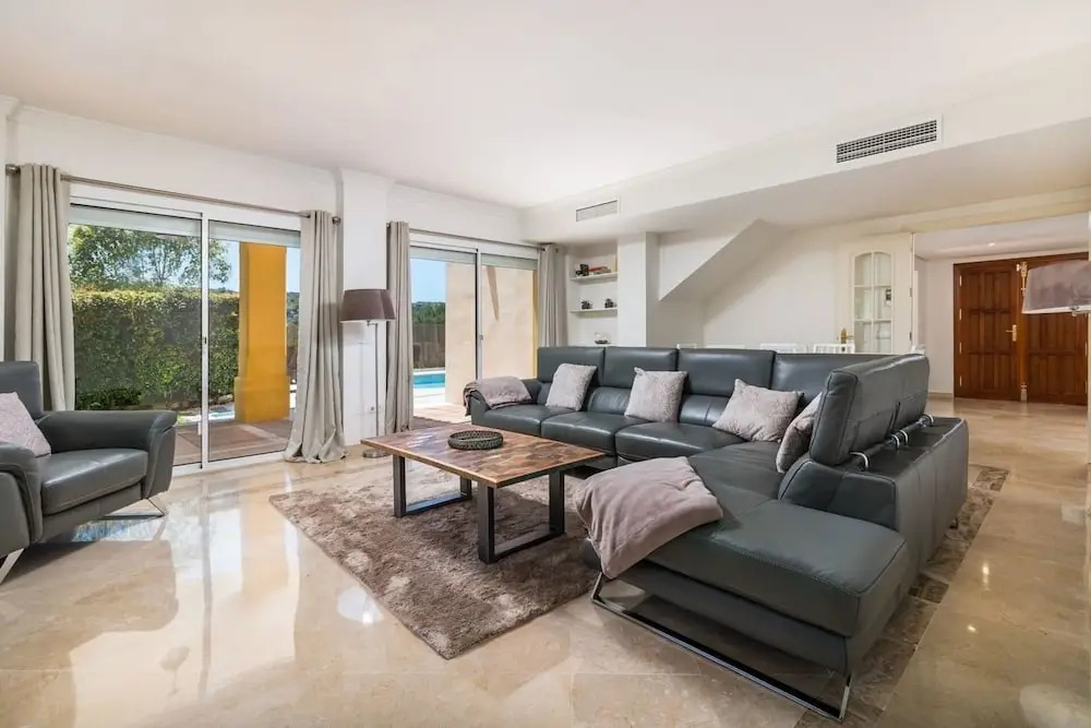 Charming 4-Bed Villa in San Roque