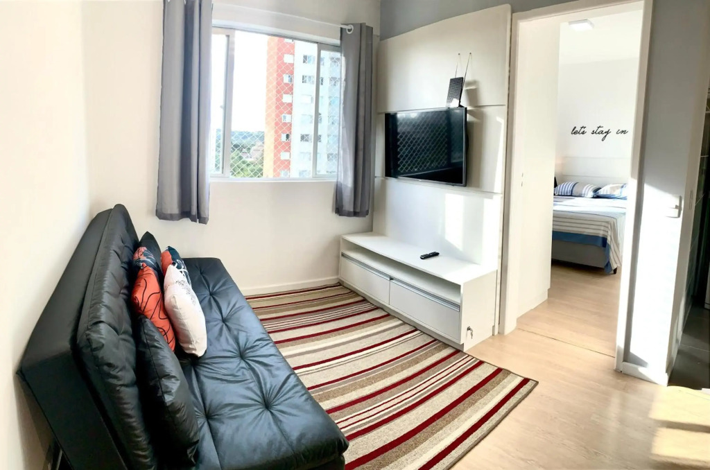 505 - Apartamento Lindo, amplo e decorado, mobiliario moderno, cozinha completa com utensílios , Excelente vista da cidade e localização privelegiada no bairro Bigorrilho proxímo de shopping e parques