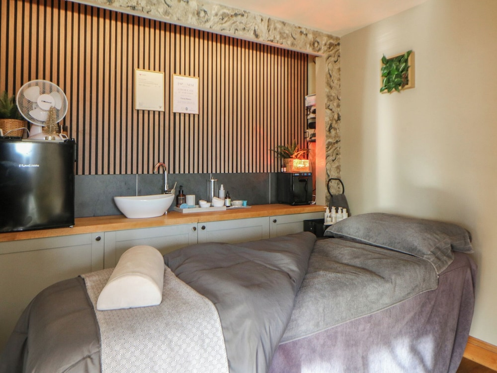 Glamping Tri Pod 6 - Gower