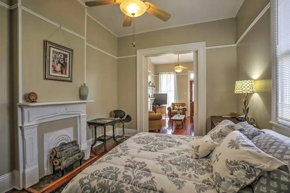 Walk to River, Tram & Zoo: Classic Nola Home!