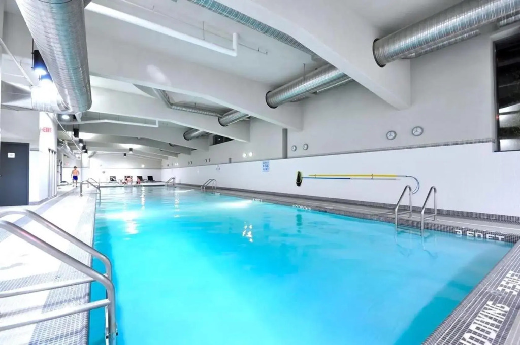 2 Br pool Hot Tub Sauna private balcony with amazing water-view sleep 6 guests