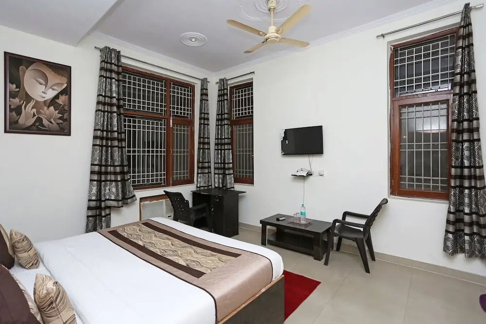 OYO 8910 Celeste Inn