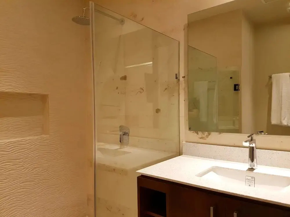 Spectacular 3 BR condo just steps away from the beach by Happy Address
