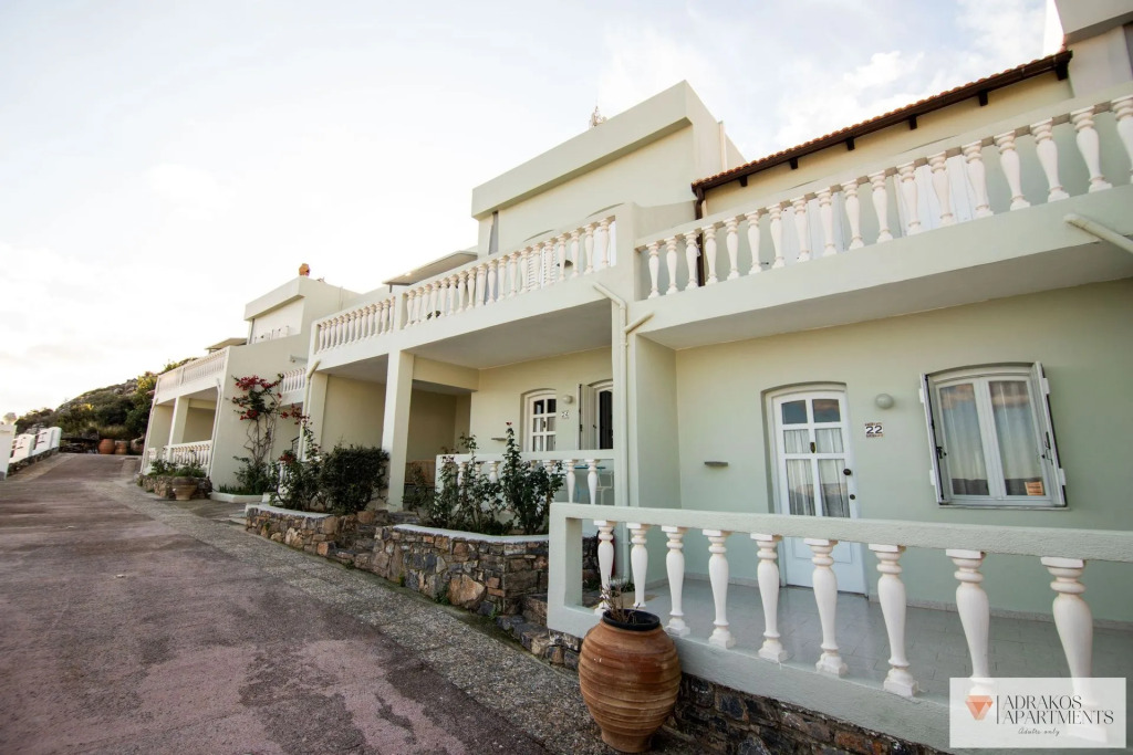 Adrakos Apartments