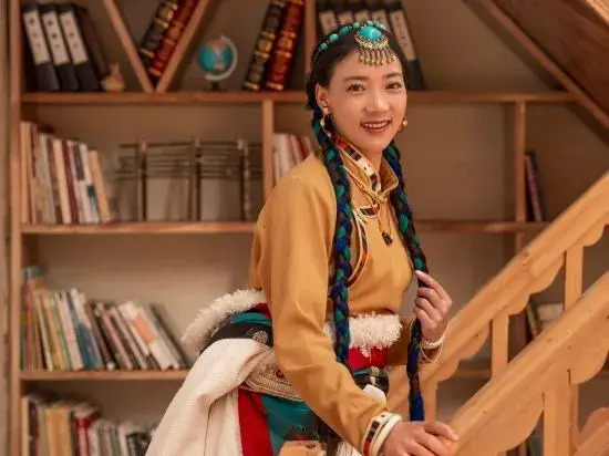 Renqing Cimu Mei Court