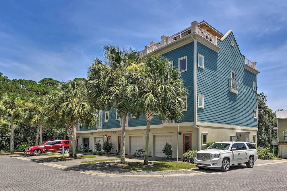 Santa Rosa Beach Haven w/ Rooftop + Pool Access