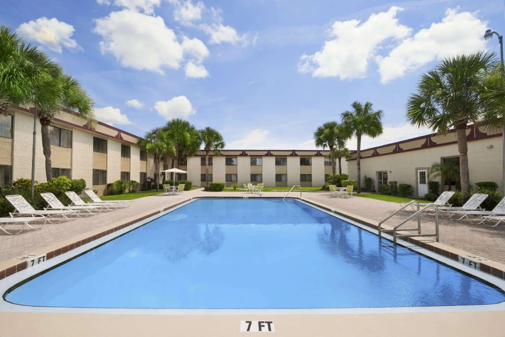 Ramada Kennedy Space Center