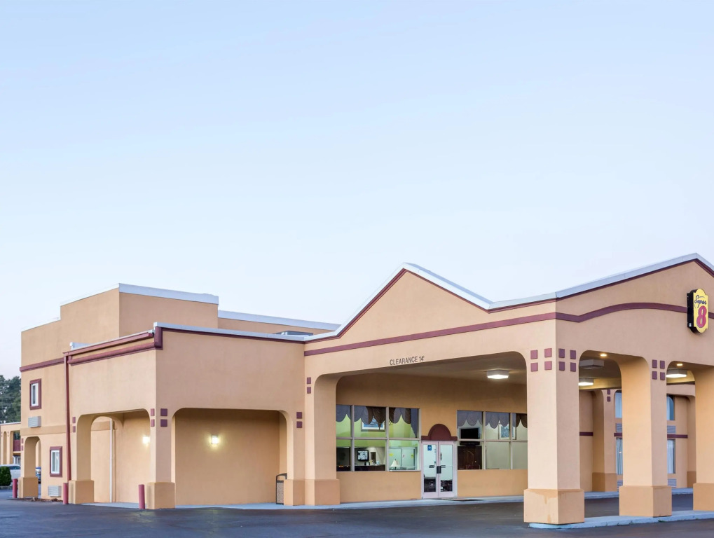 Motel 6 Forsyth, GA Tift College