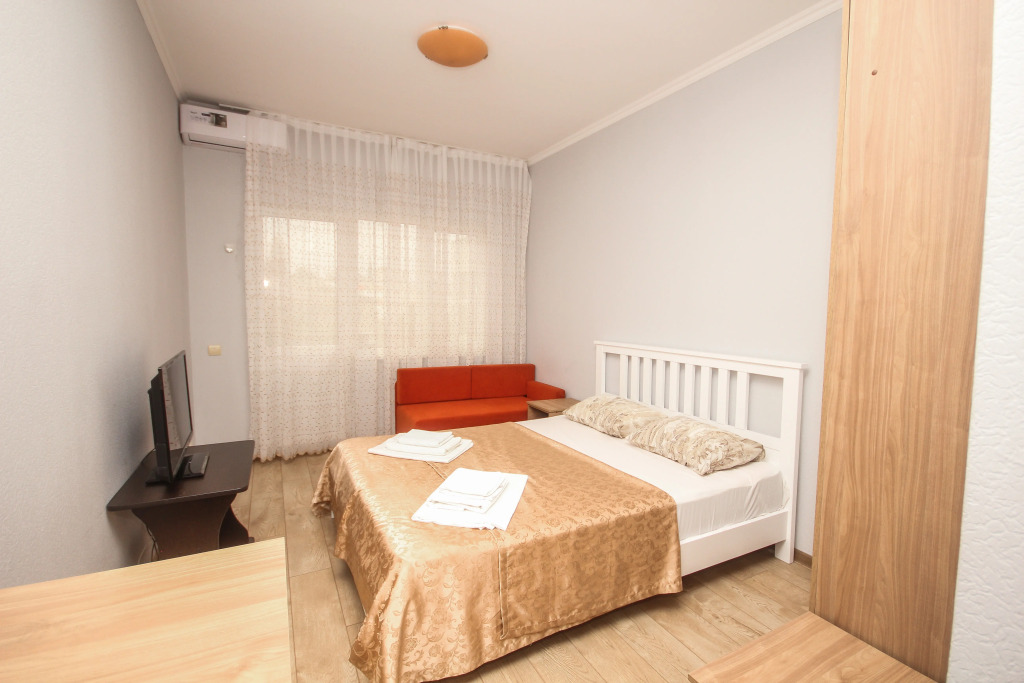 Abhaz-Leo, byvsh. Loza (Gagra)