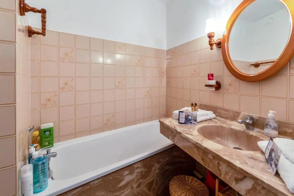Charming studio with balcony and sea view in Sanary-sur-Mer - Welkeys
