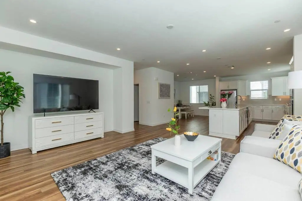Private Bedroom With Bathroom Central Location
