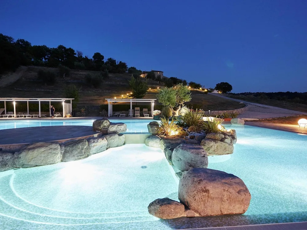 Lavish Holiday Home in Arcidosso With 2 Pools