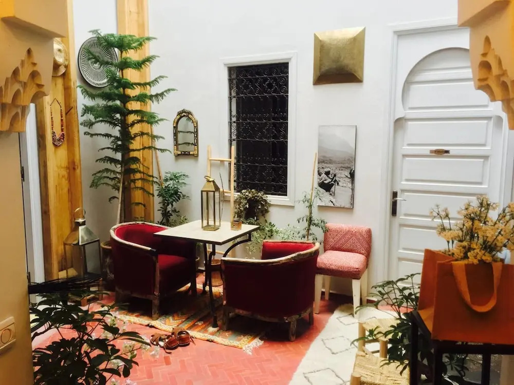 Riad Laly Tourisme Eclairé Le bijou de la medina
