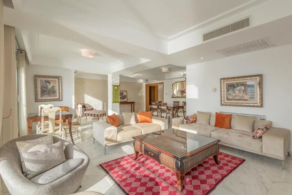 luxury apartement lake view