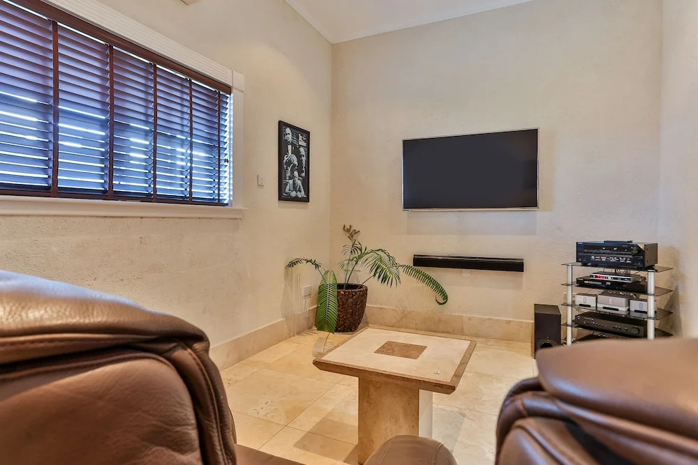 Cayman Villa - Contemporary 3 bedroom Villa with Stunning Ocean Views 3 Villa by RedAwning
