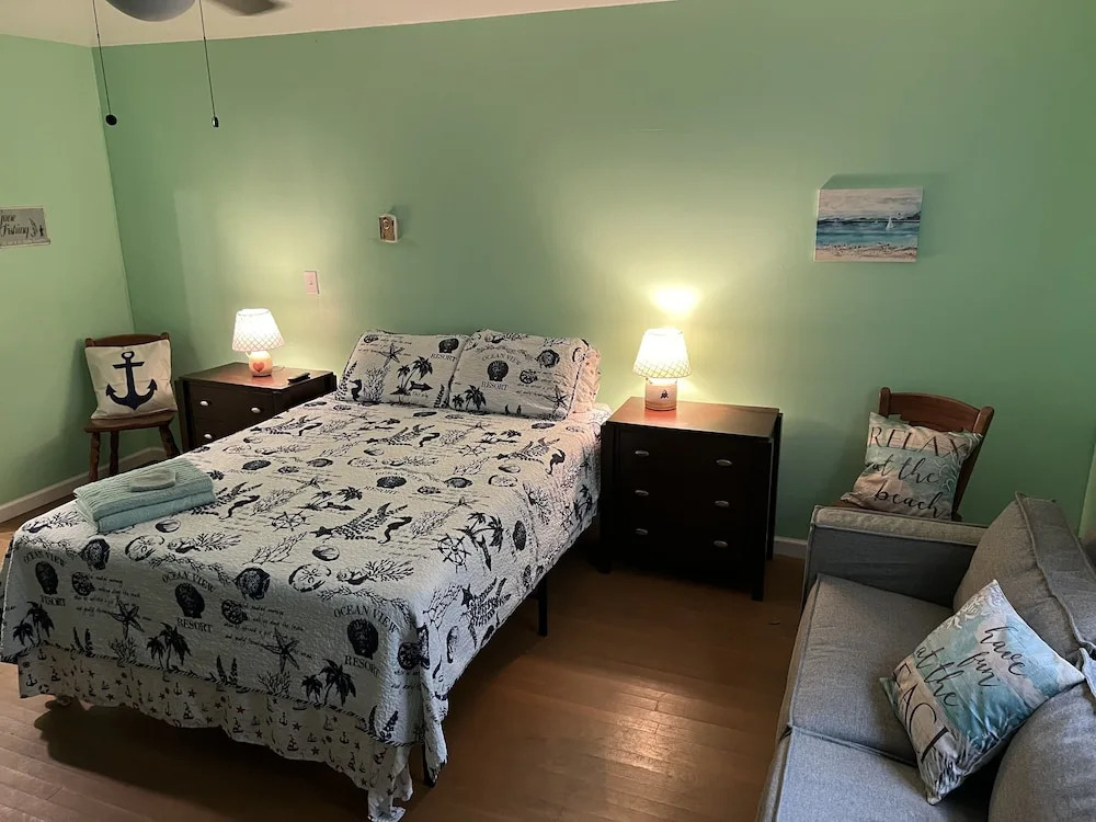 Boat House Studio - Water Front Pets Wifi Smart Tv Apts by RedAwning