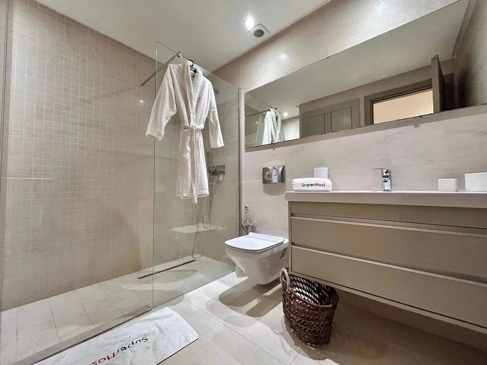 Malachite Elegance & Comfort in Sidi Daoud