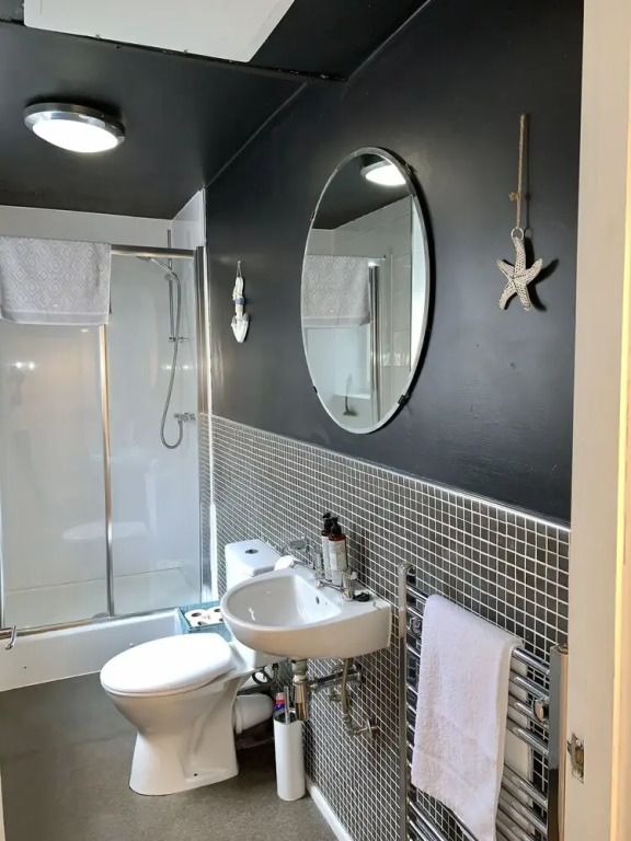 Charming 5-bed Apartment in Edinburgh