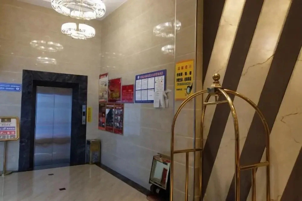 95 Hotel Chain