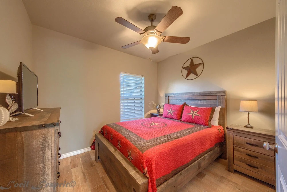 Tube-alicious! SS 2B 1 Bedroom 1 Bathroom Condo