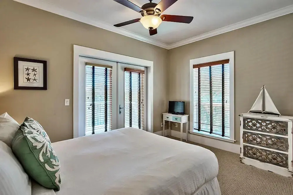 Peaceful Pelican 6 Bedroom Holiday Home by Five Star Properties