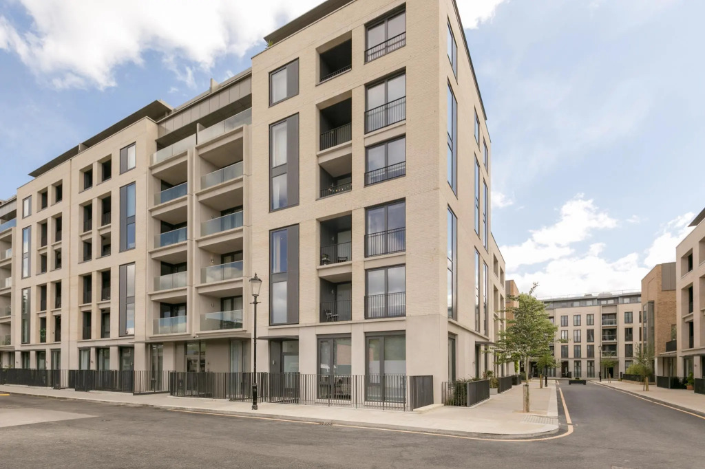 Portobello Apt with Floor-to-Ceiling Views