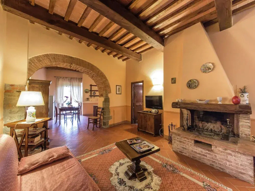 Attractive apartment in typical Tuscan style
