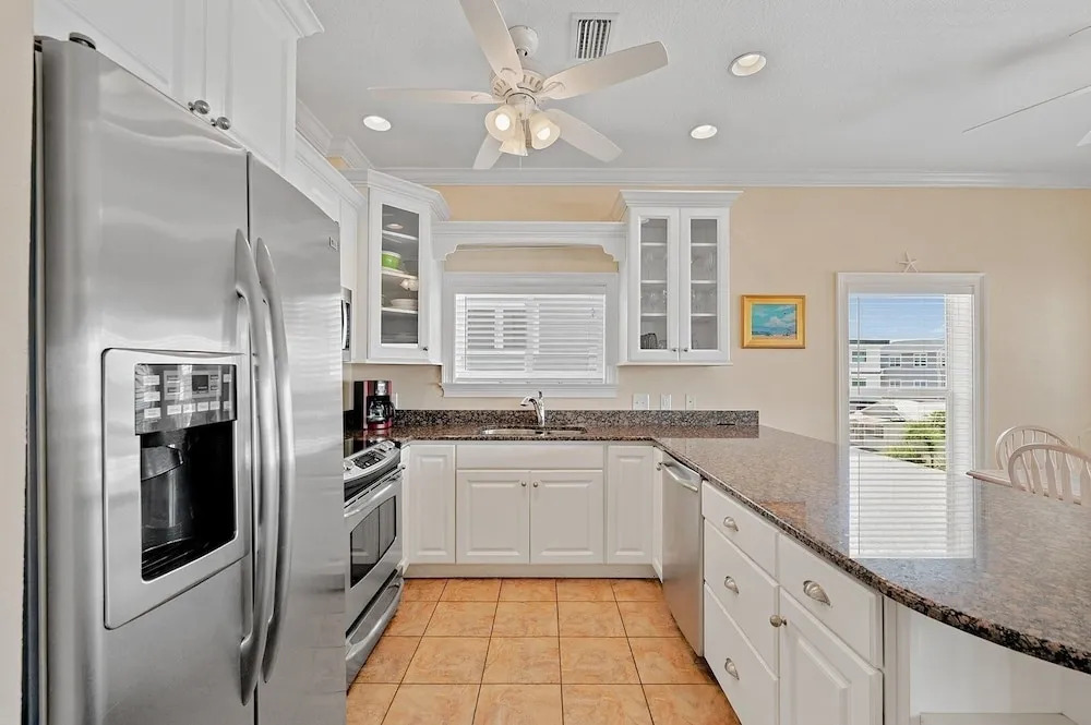 102 6Th St S- Upstairs Home
