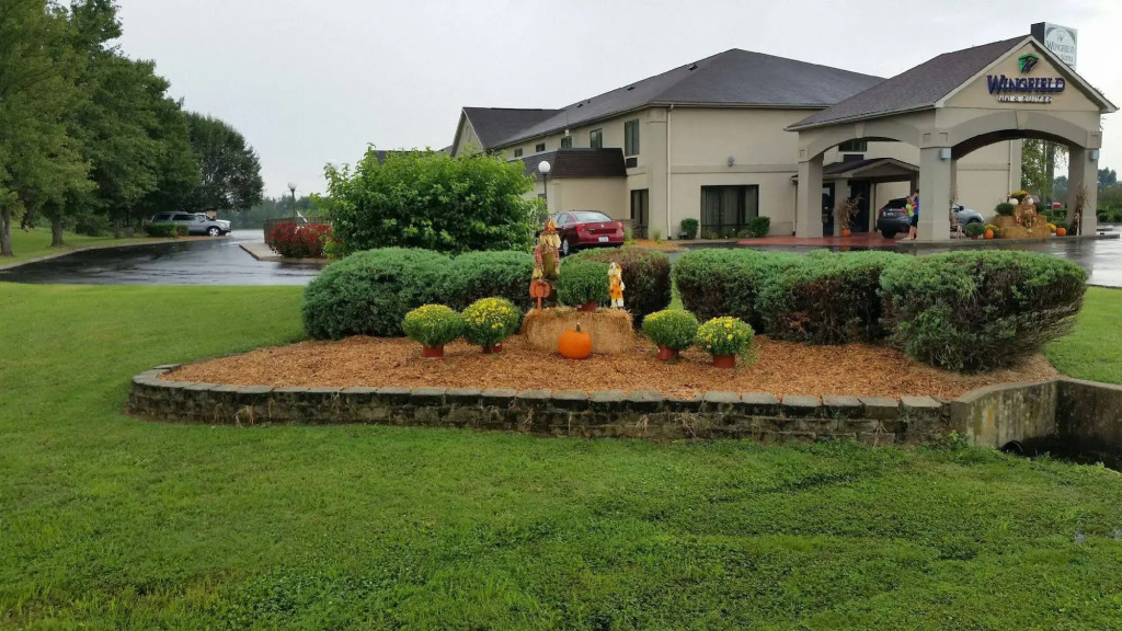 Greenfield Inn & Suites Owensboro, KY Airport