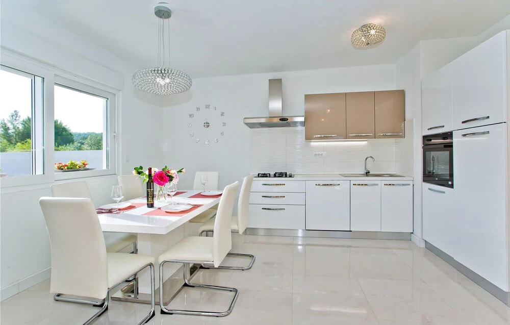 Beautiful Home In Bogomolje