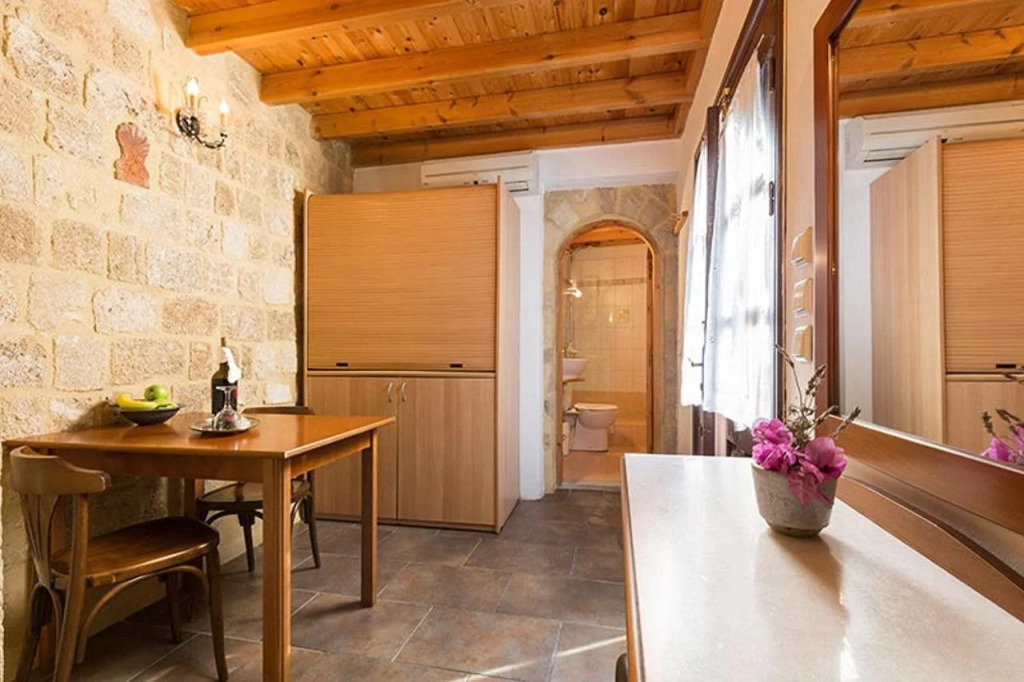 Camelot Traditional & Classic Hotel