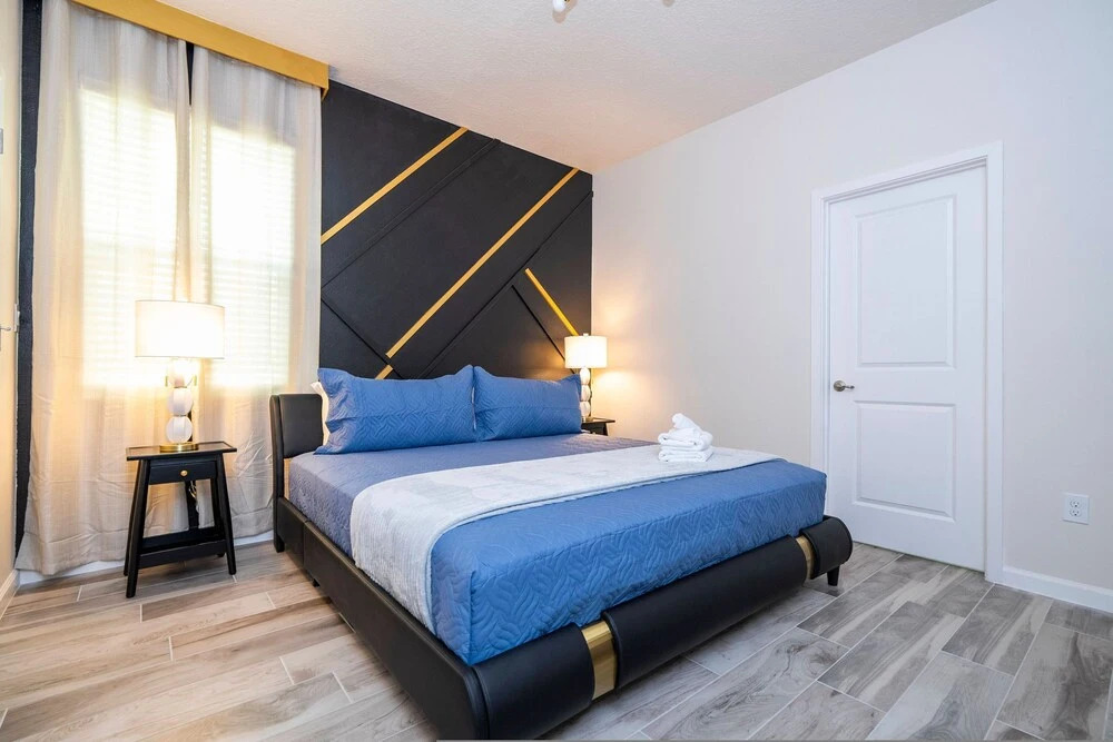 Stunning 15 Suites Close to Disney