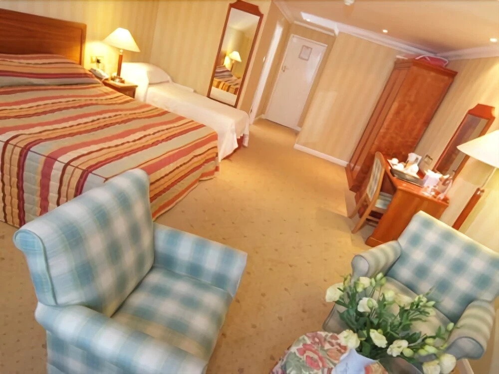 Treglos Hotel